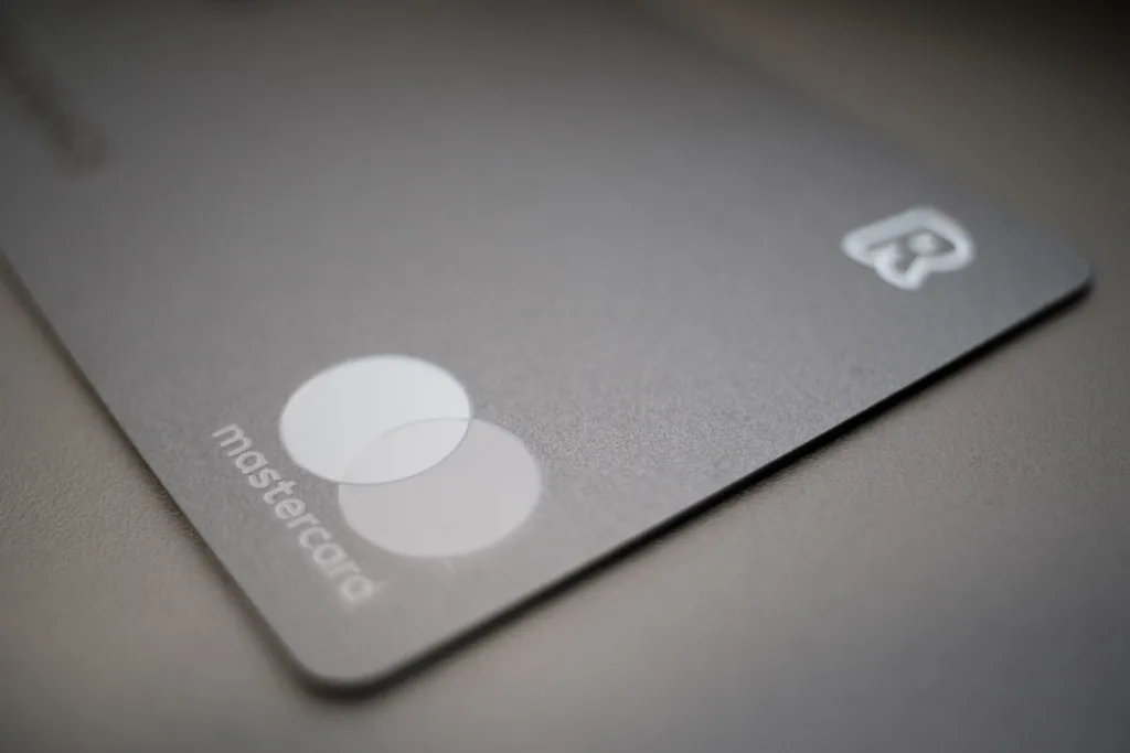 Embed Finance - Revolut Metal Card